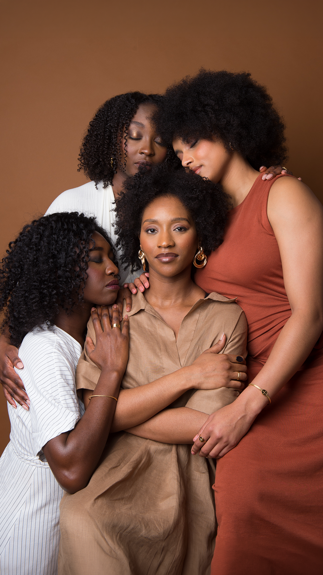 L'expertise naturelle
dediee aux cheveux 
AFRO texturés, crépus, frisés, lockés et bouclés